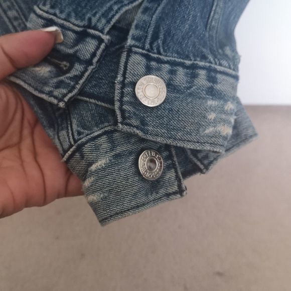 🌸🌸 Levi Vintage Ladies Distressed  Denim Jeans Jacket  Washed Blue Large 🌸🌸 - Picture 7 of 15